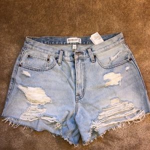Abercrombie Curve Love Mid-Rise Boyfriend Short